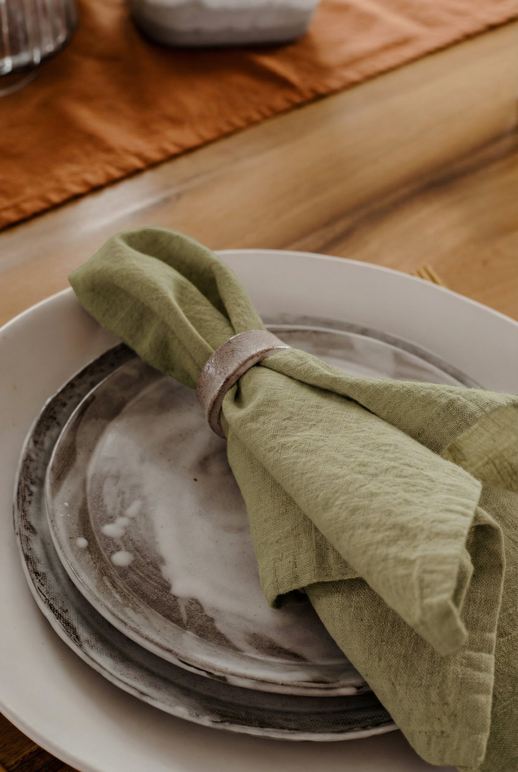 Artist Feature || Clay People Napkin Rings x Linen Napkins - cedarandvine