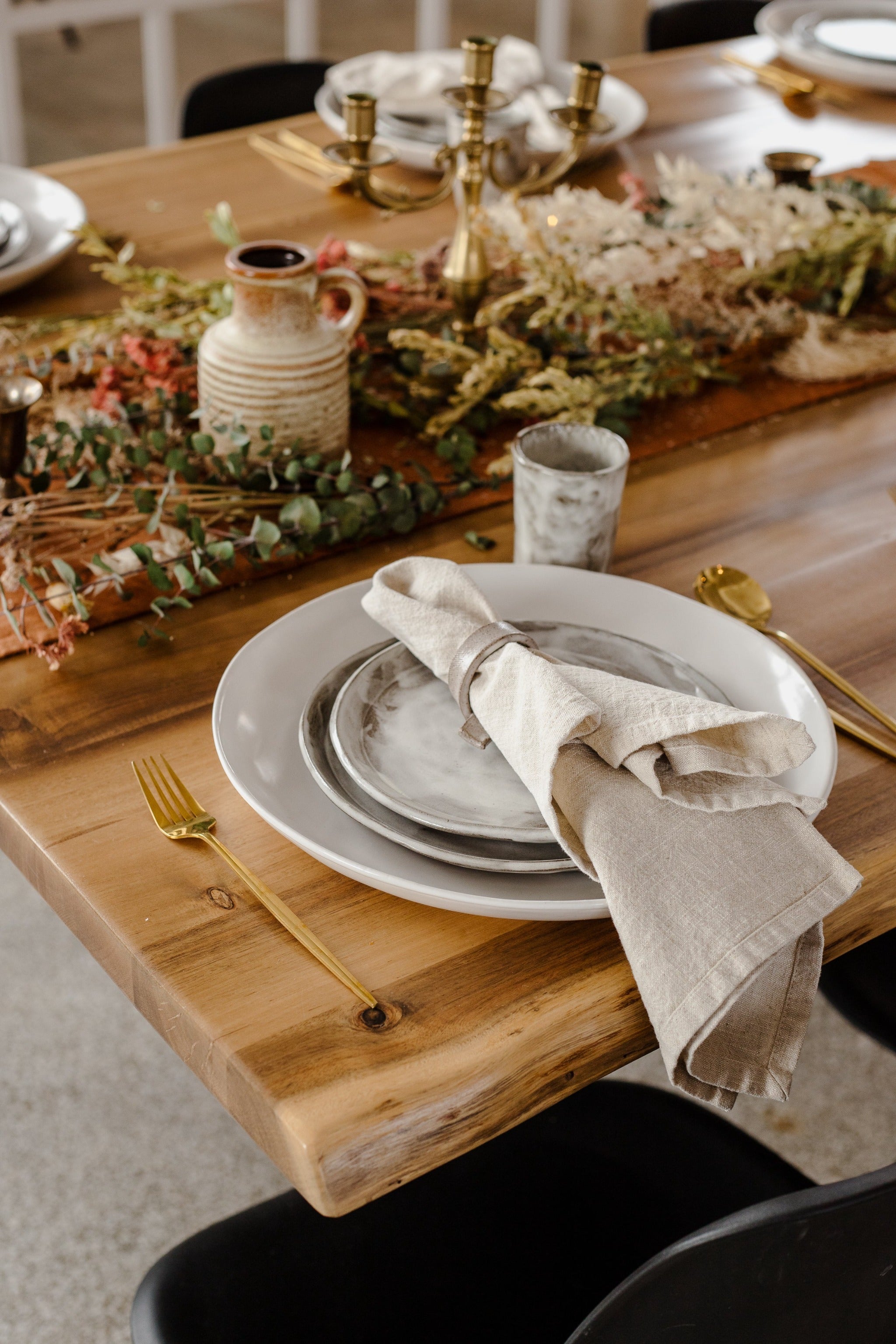 ARTIST FEATURE || Clay People Napkin Rings x Linen Napkins - cedarandvine