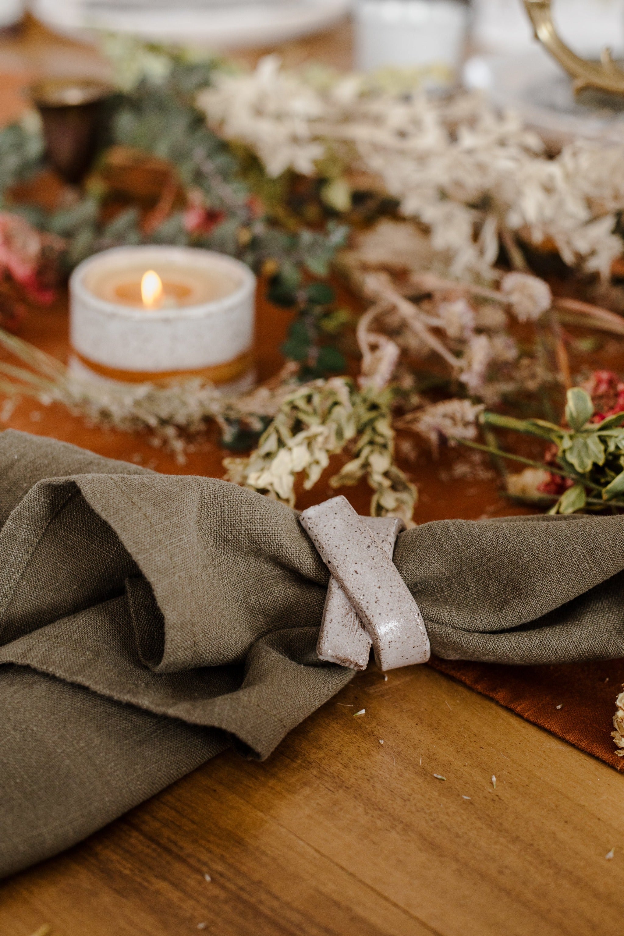ARTIST FEATURE || Clay People Napkin Rings x Linen Napkins - cedarandvine