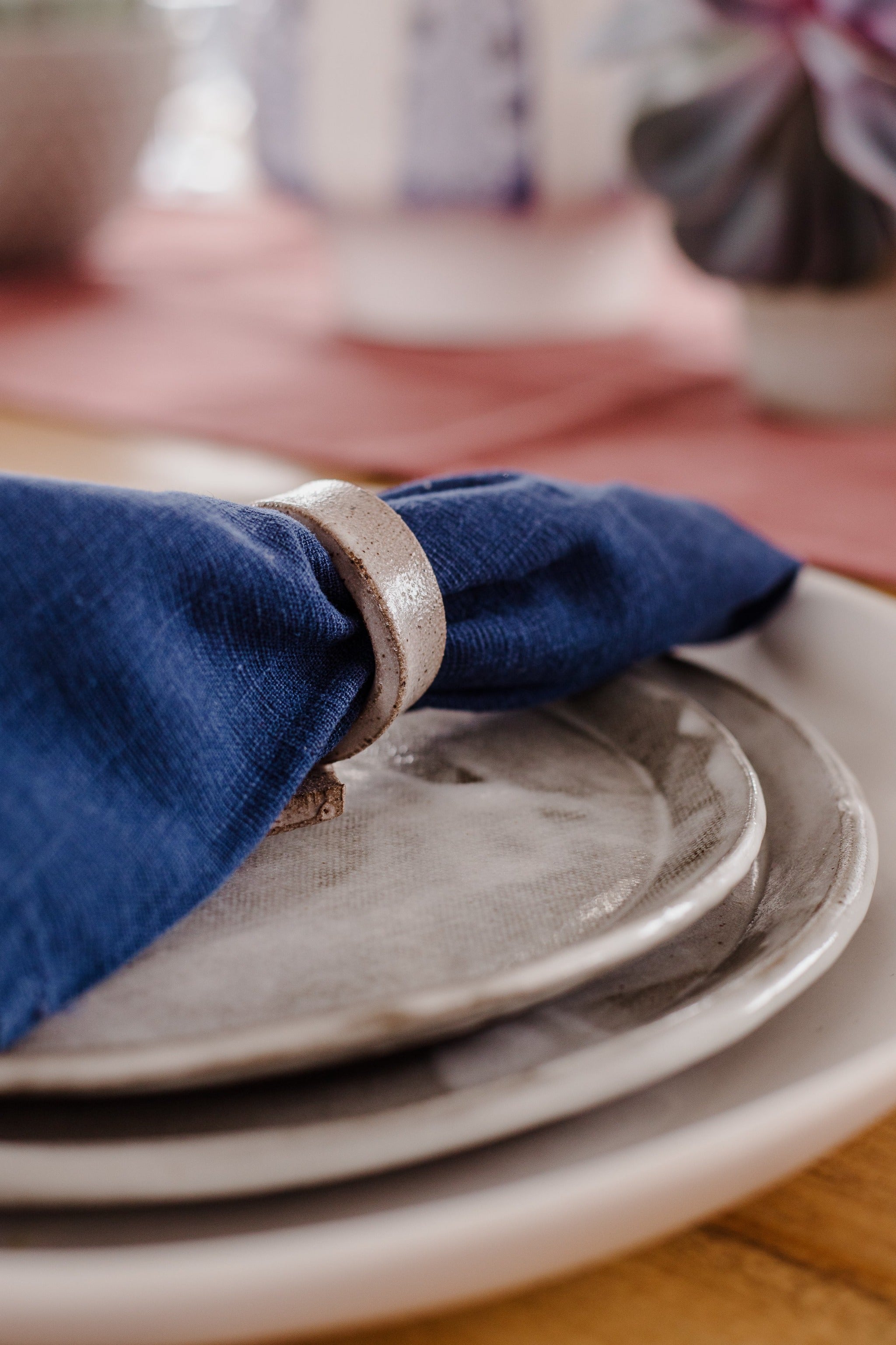 ARTIST FEATURE || Clay People Napkin Rings x Linen Napkins - cedarandvine