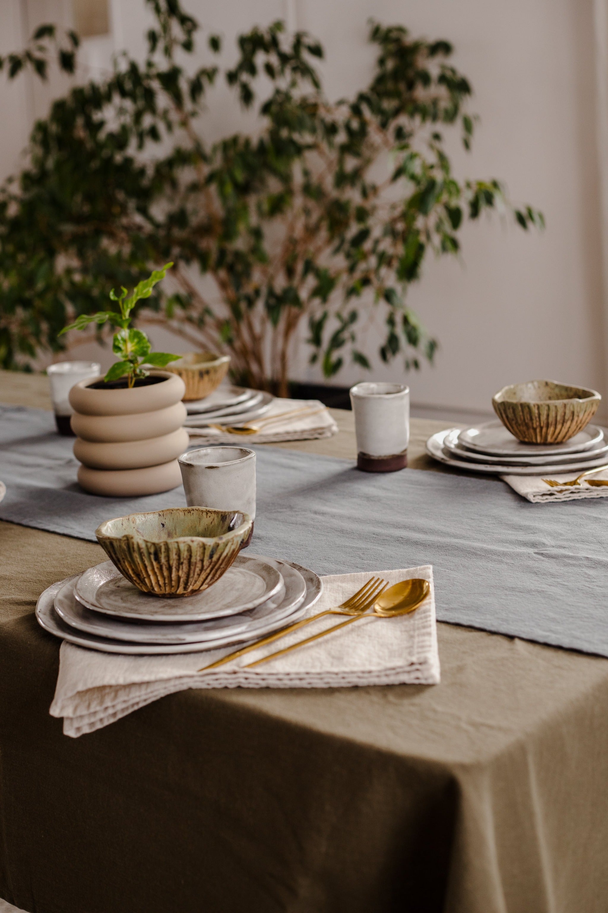 Linen store table runner